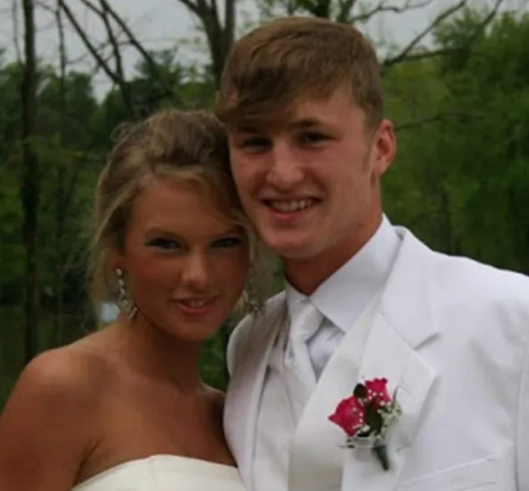 Prom Photo of Taylor Swift 