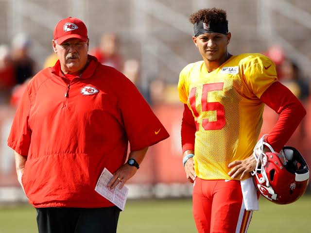 Grant Williams receives some advise from Patrick Mahomes, who disregards the Chiefs: Never give up!
