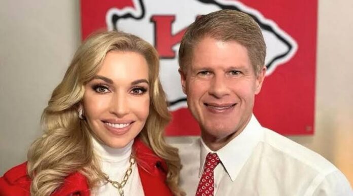 Clark Hunt and his wife
