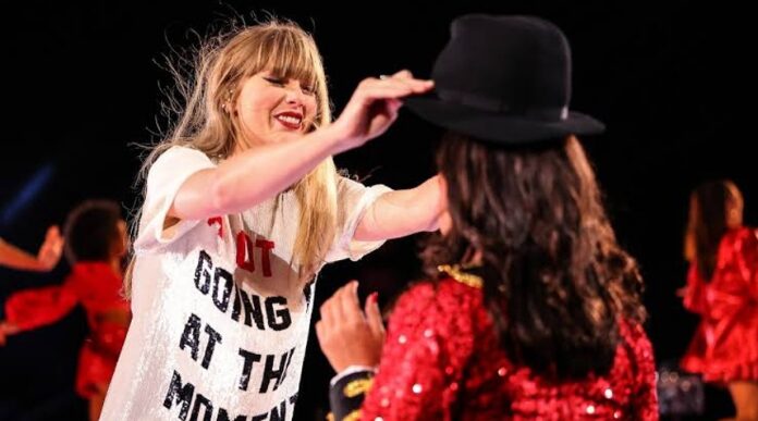 Taylor Swift giving hat to fan