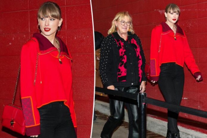 Taylor Swift arrives at Chiefs vs Raiders game