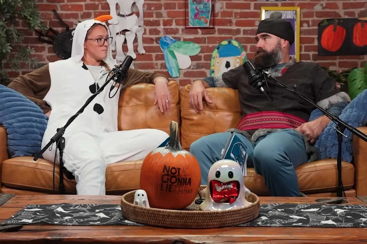 Fans blast Kylie Kelce for shouting at her husband Jason Kelce and calling him a weak man for birthing only female children — say she settled for less, in this fictional scenario.